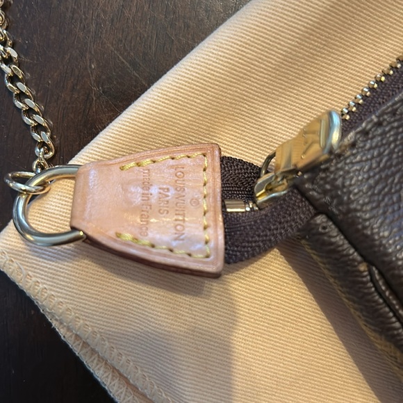 AUTHENTIC LV mini pochette with chain - Picture 2 of 4